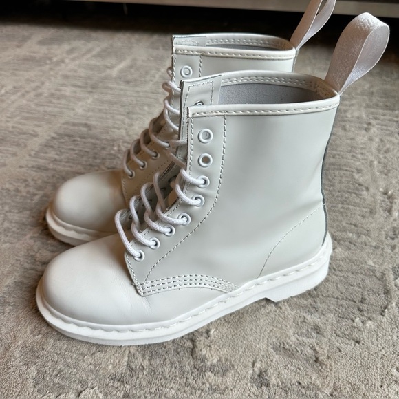 Dr. Martens White 14357
Mono Combat Boots Sz 7
Mens | 8 Womens Sz UK 6
EU 39 - Picture 6 of 10